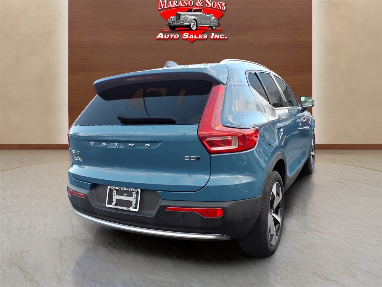 Volvo XC40 B5 AWD Plus Bright Theme 2025