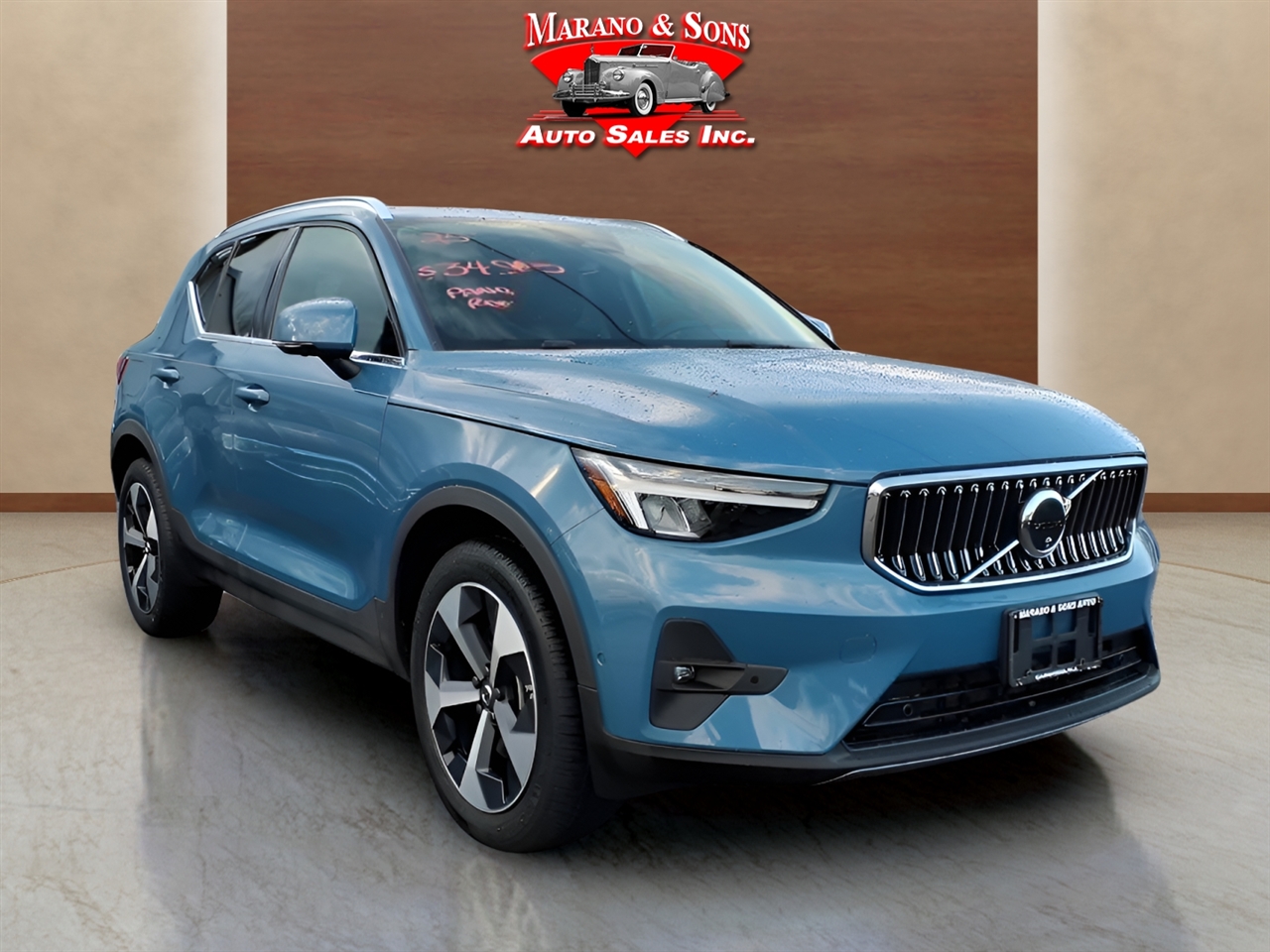 Volvo XC40 B5 AWD Plus Bright Theme 2025