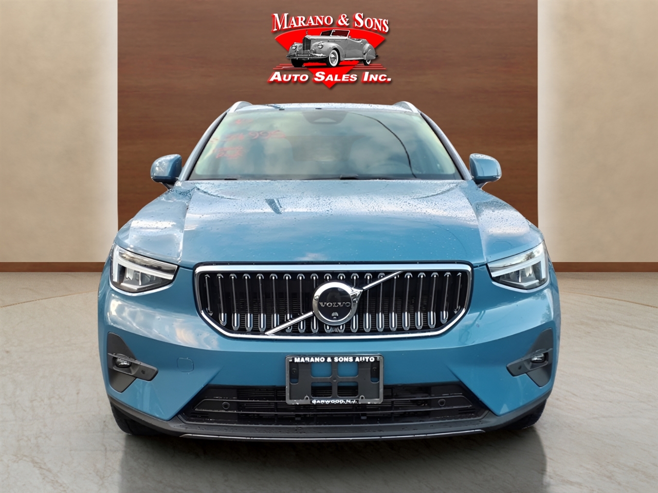 Volvo XC40 B5 AWD Plus Bright Theme 2025