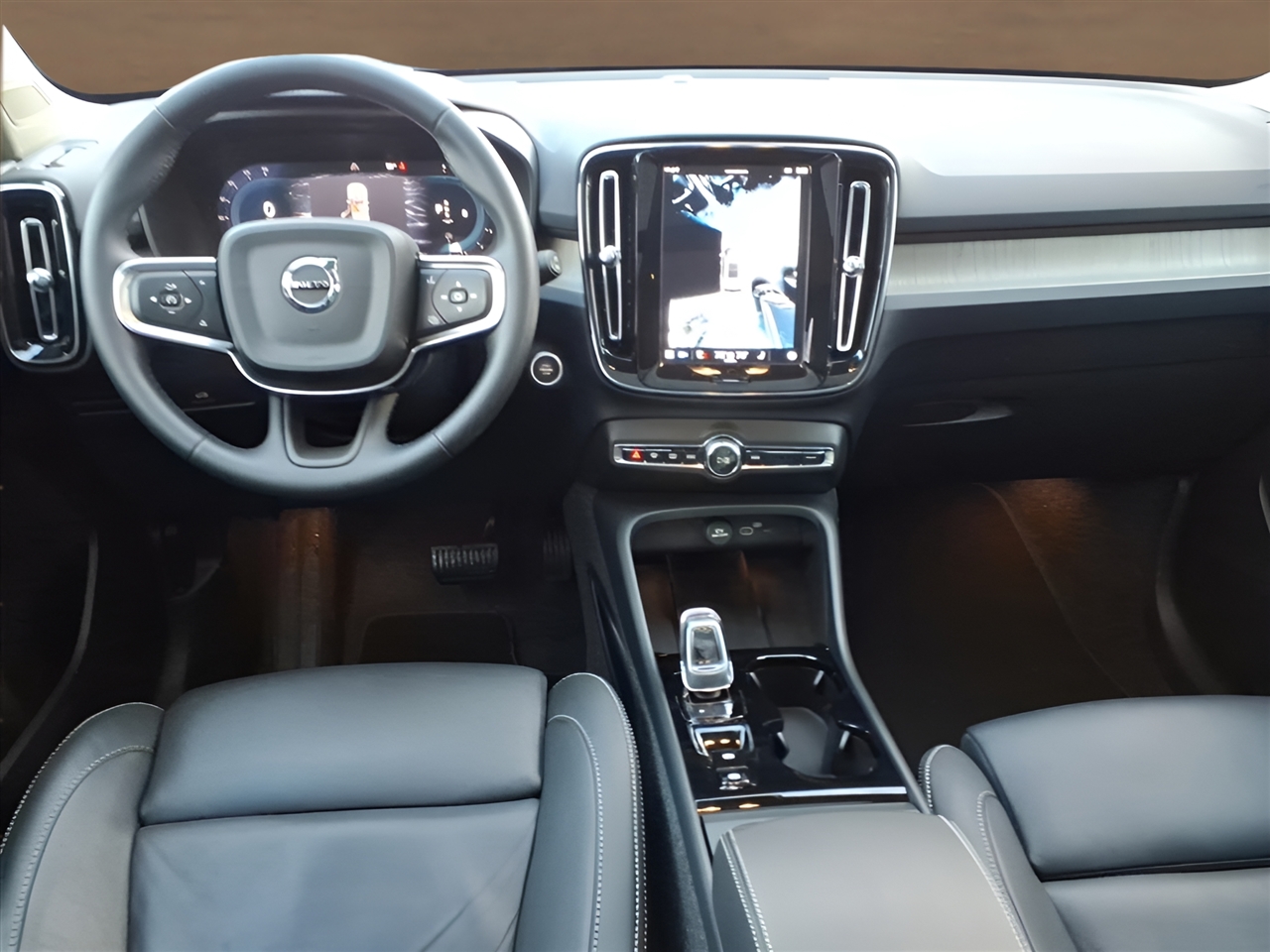 Volvo XC40 B5 AWD Plus Bright Theme 2025