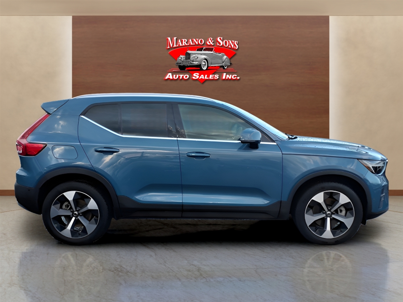 Volvo XC40 B5 AWD Plus Bright Theme 2025