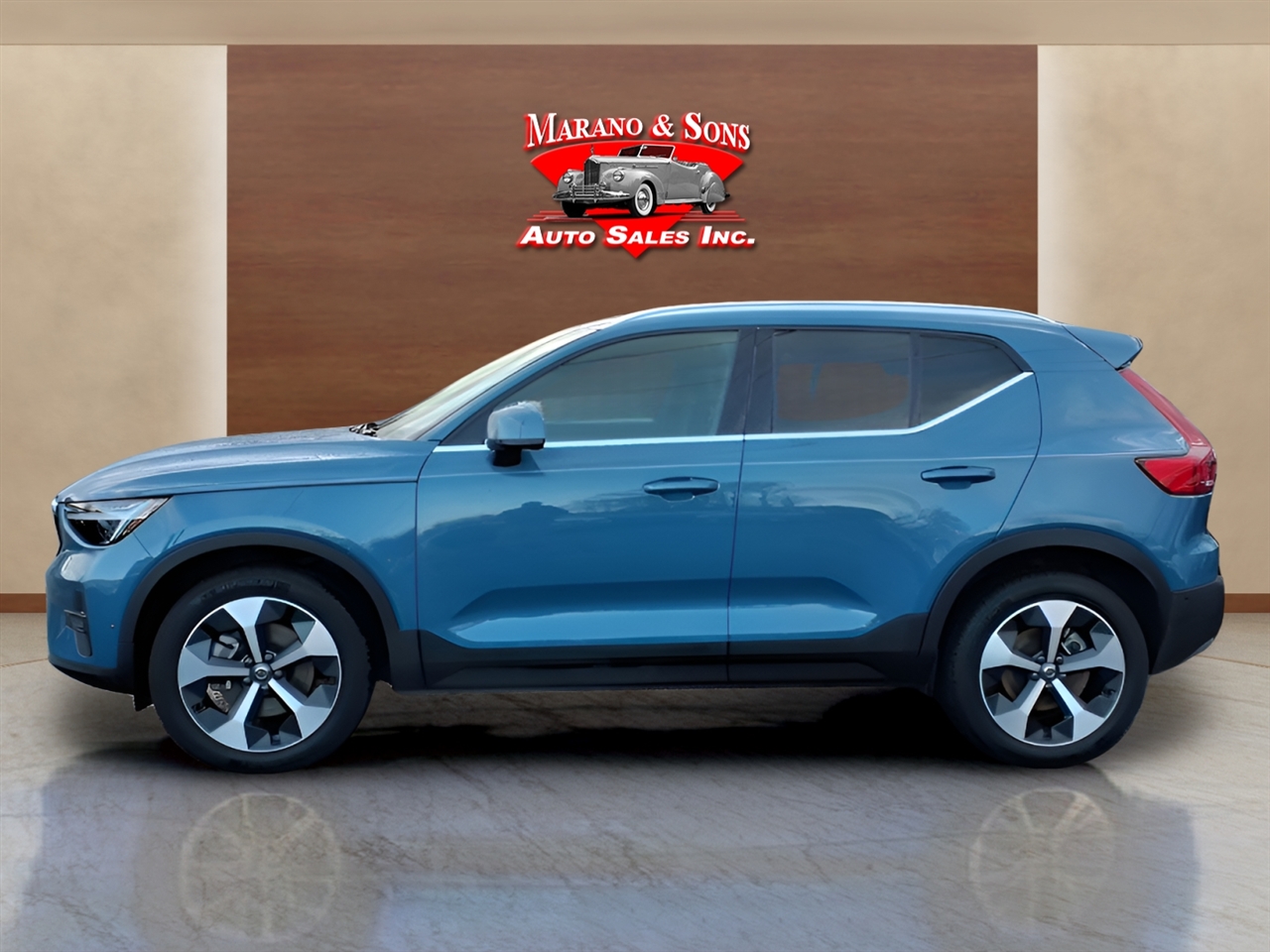 Volvo XC40 B5 AWD Plus Bright Theme 2025