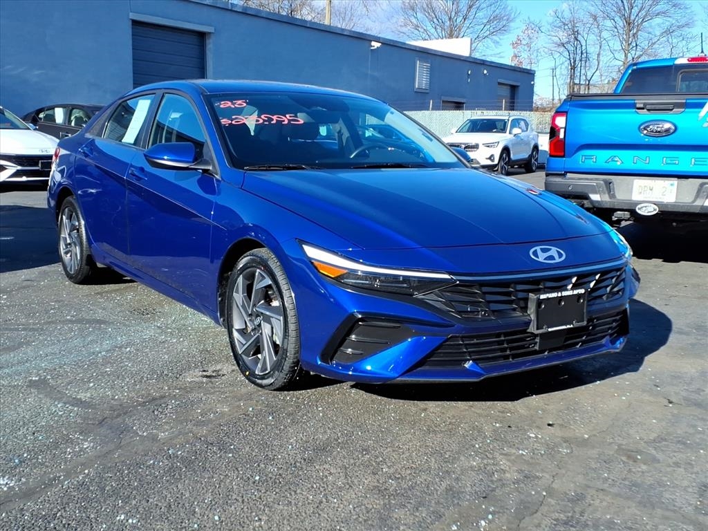 Hyundai Elantra SEL Convenience IVT 2025