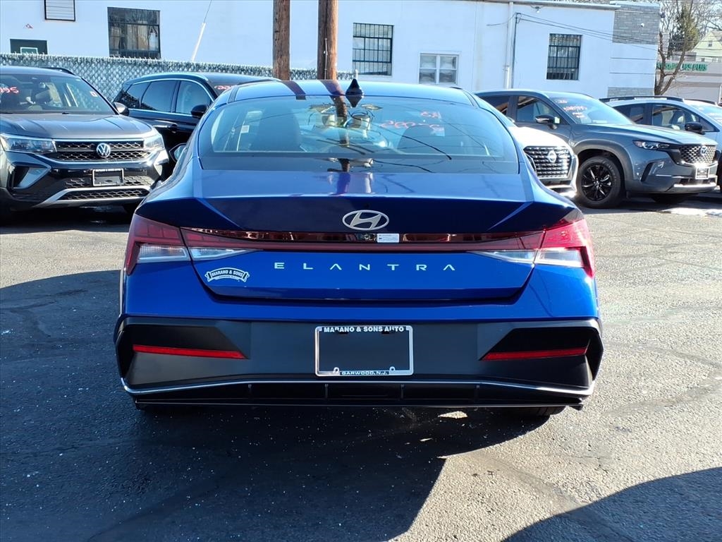 Hyundai Elantra SEL Convenience IVT 2025