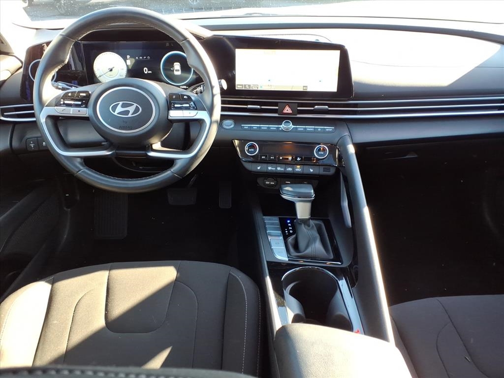 Hyundai Elantra SEL Convenience IVT 2025