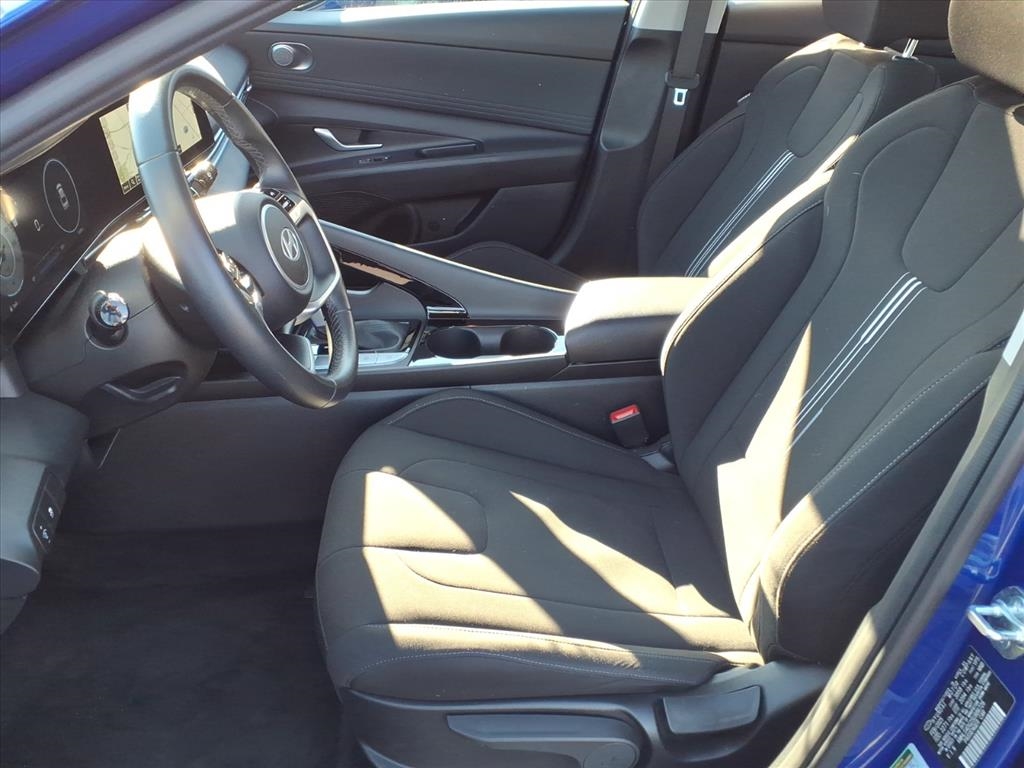 Hyundai Elantra SEL Convenience IVT 2025