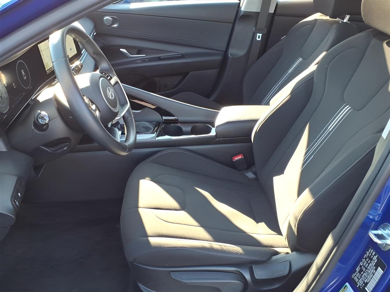 Hyundai Elantra SEL Convenience IVT 2025