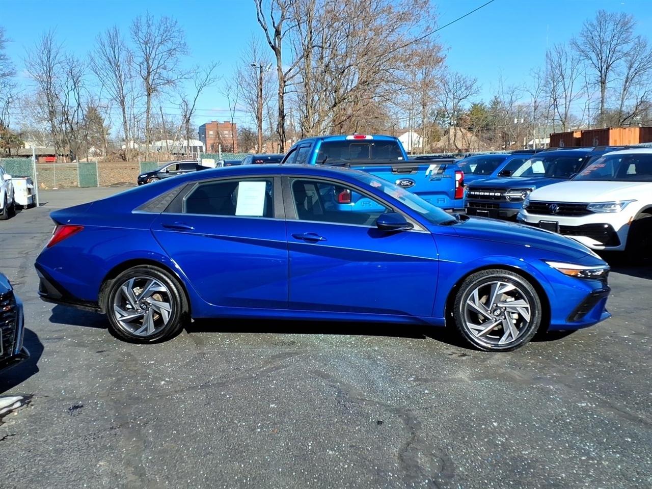 Hyundai Elantra SEL Convenience IVT 2025