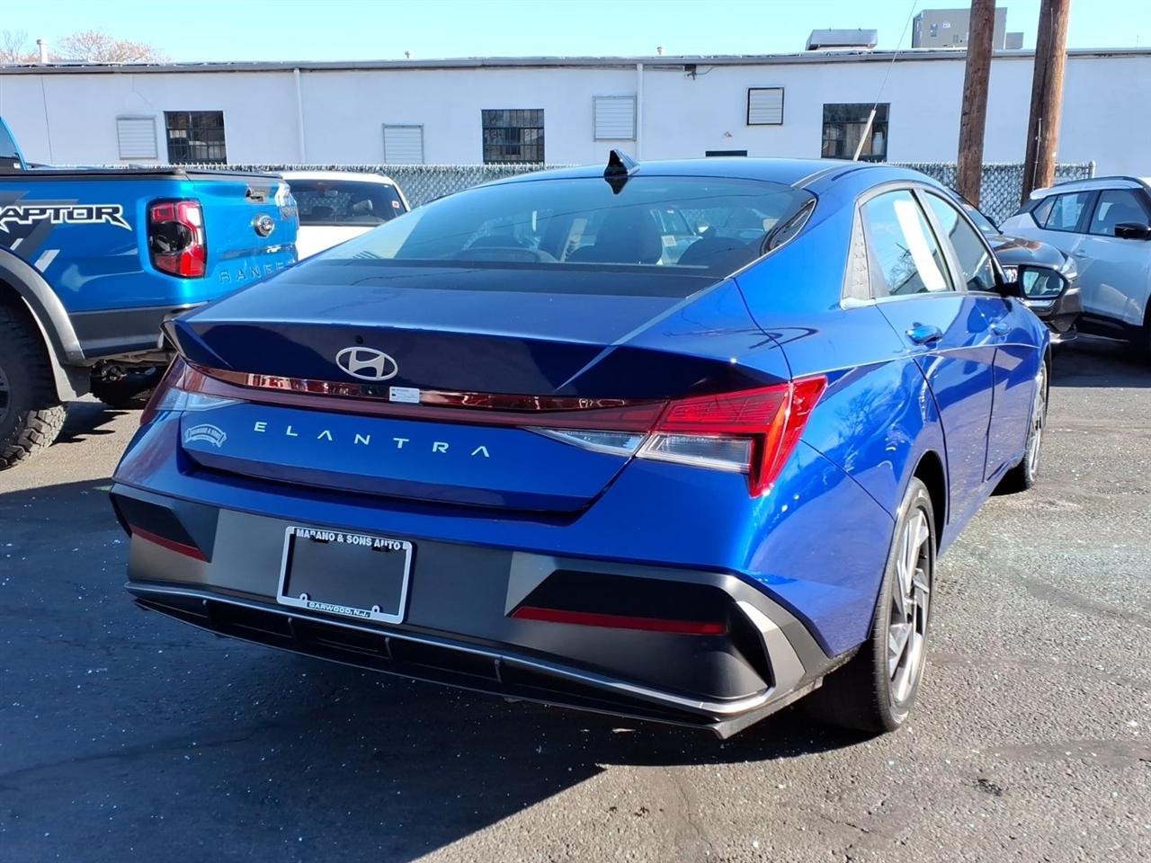 Hyundai Elantra SEL Convenience IVT 2025