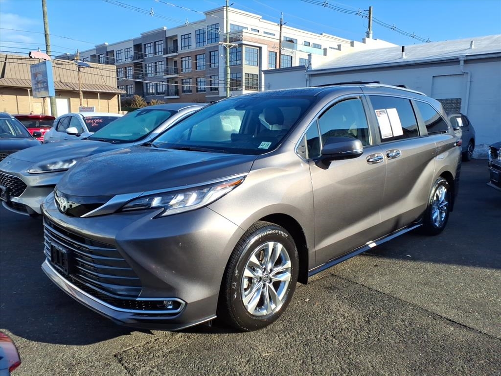 2024 Toyota Sienna Limited AWD 7-Passenger (Natl)