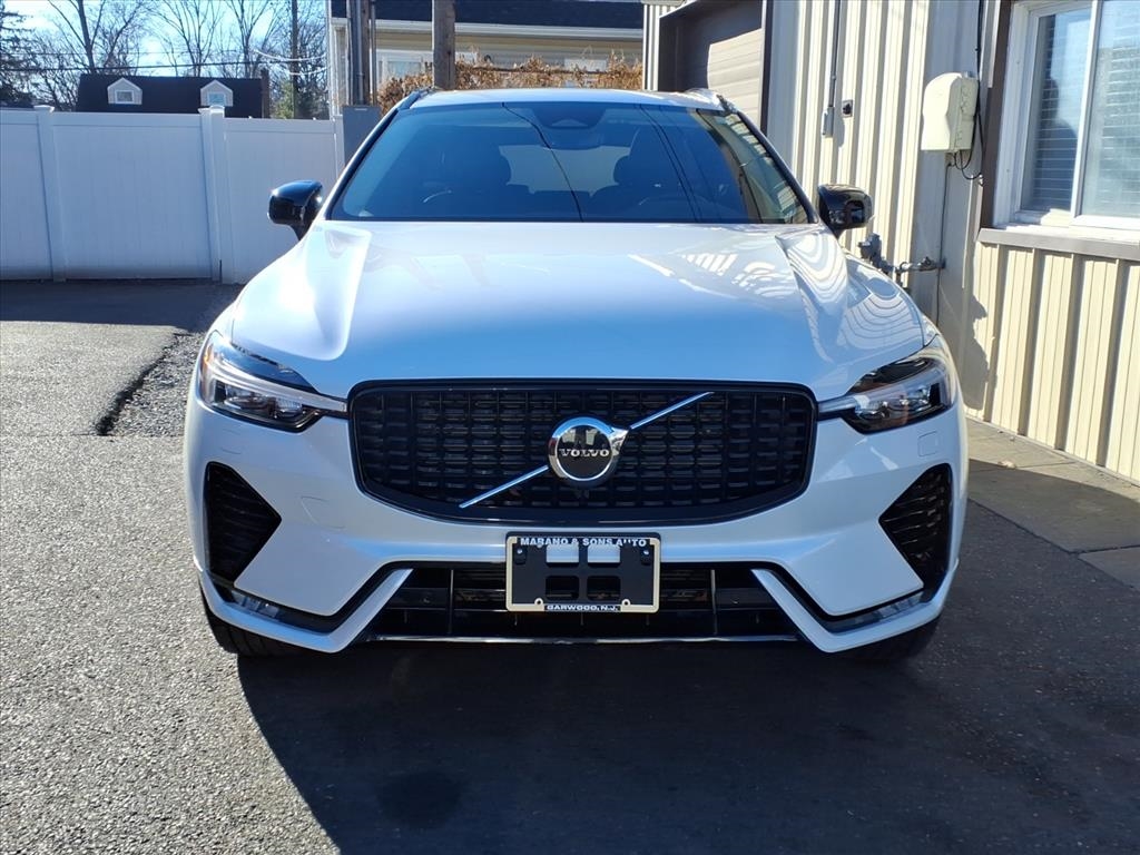 Volvo XC60 B5 AWD Core 2025