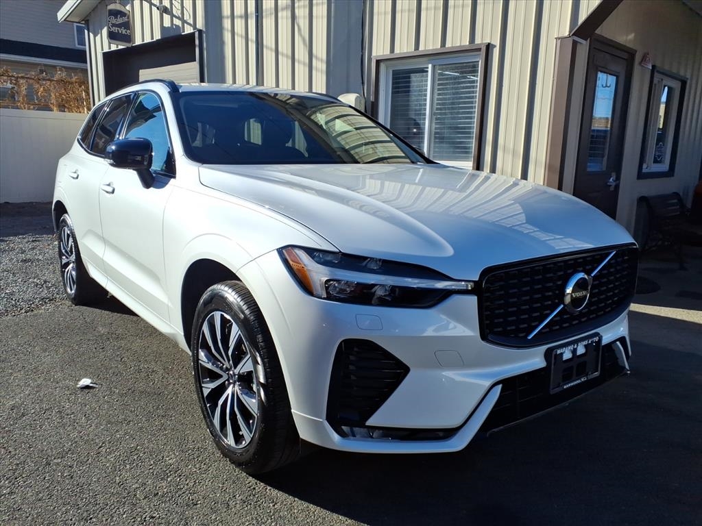 Volvo XC60 B5 AWD Core 2025