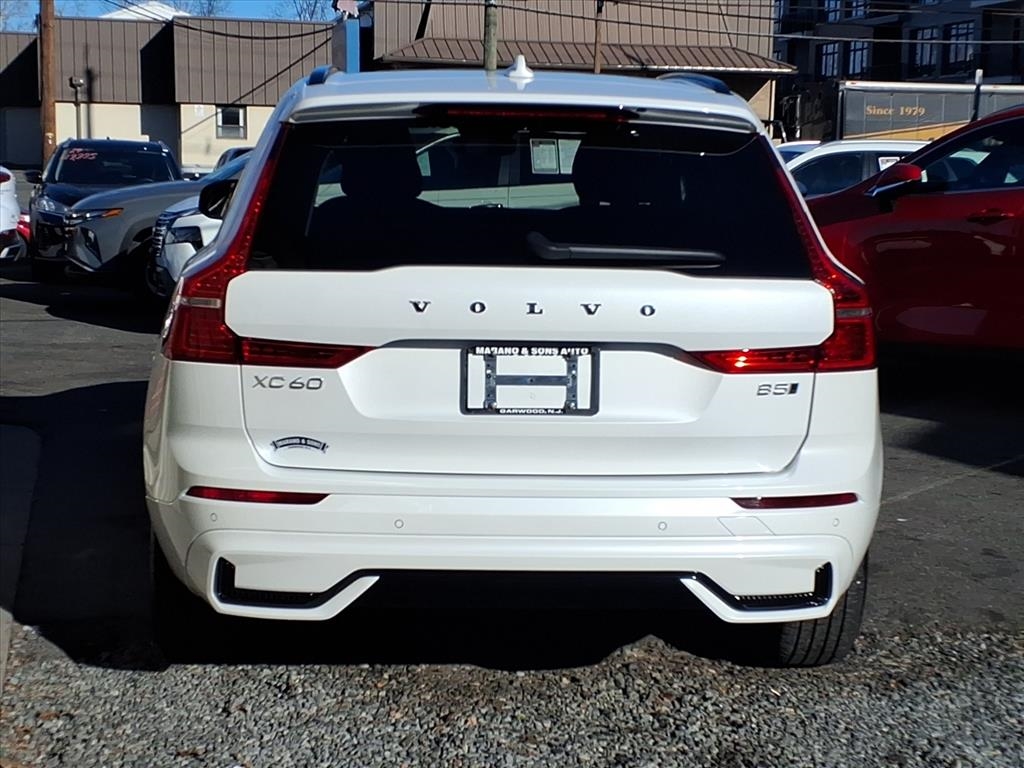 Volvo XC60 B5 AWD Core 2025