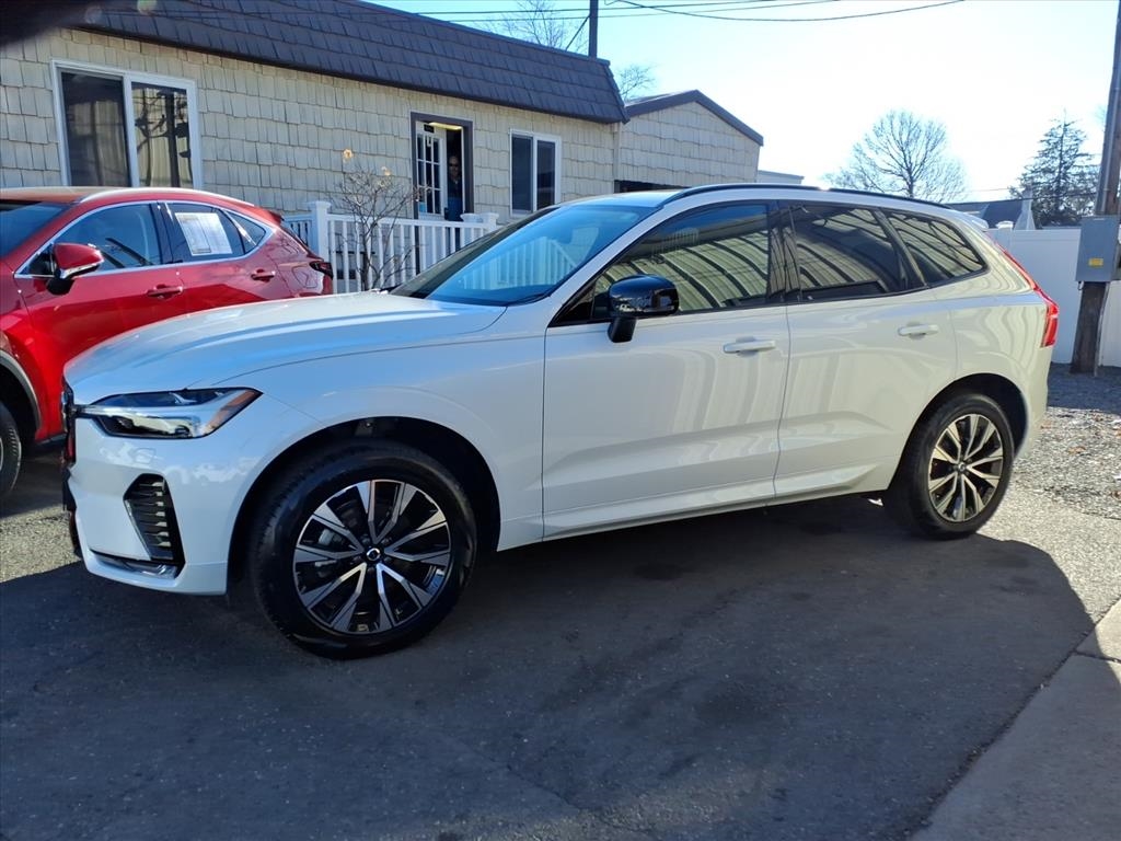 Volvo XC60 B5 AWD Core 2025