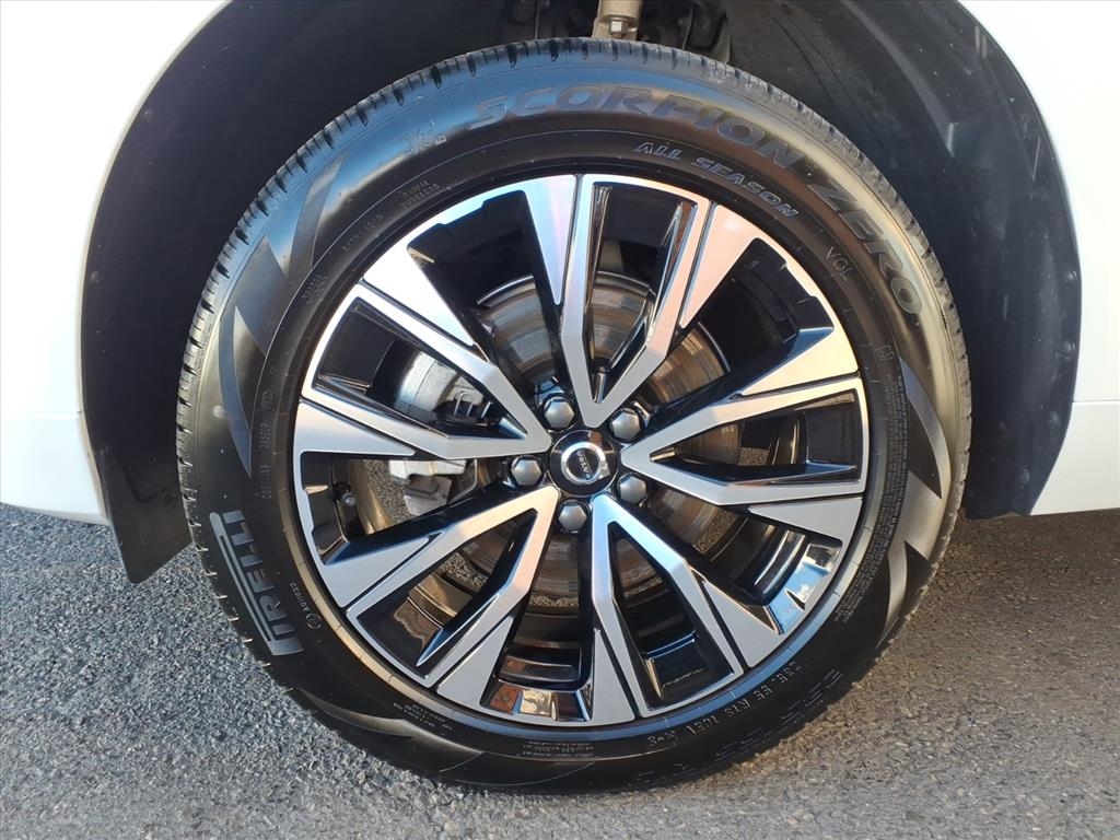 Volvo XC60 B5 AWD Core 2025