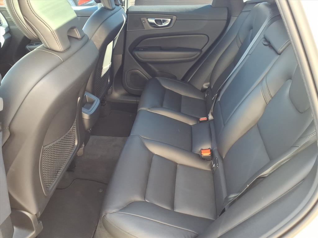 Volvo XC60 B5 AWD Core 2025