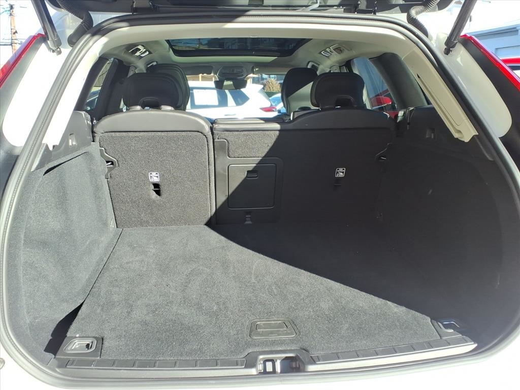 Volvo XC60 B5 AWD Core 2025