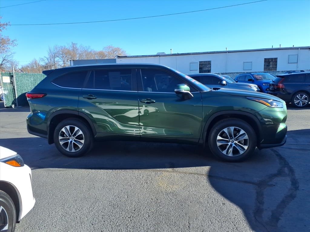 Toyota Highlander XLE 4D SUV AWD 2023