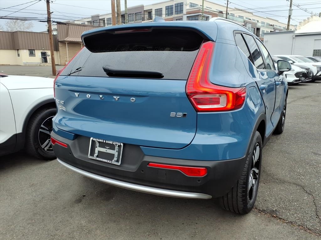 Volvo XC40 B5 AWD Core Bright Theme 2025