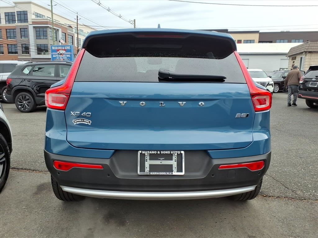 Volvo XC40 B5 AWD Core Bright Theme 2025