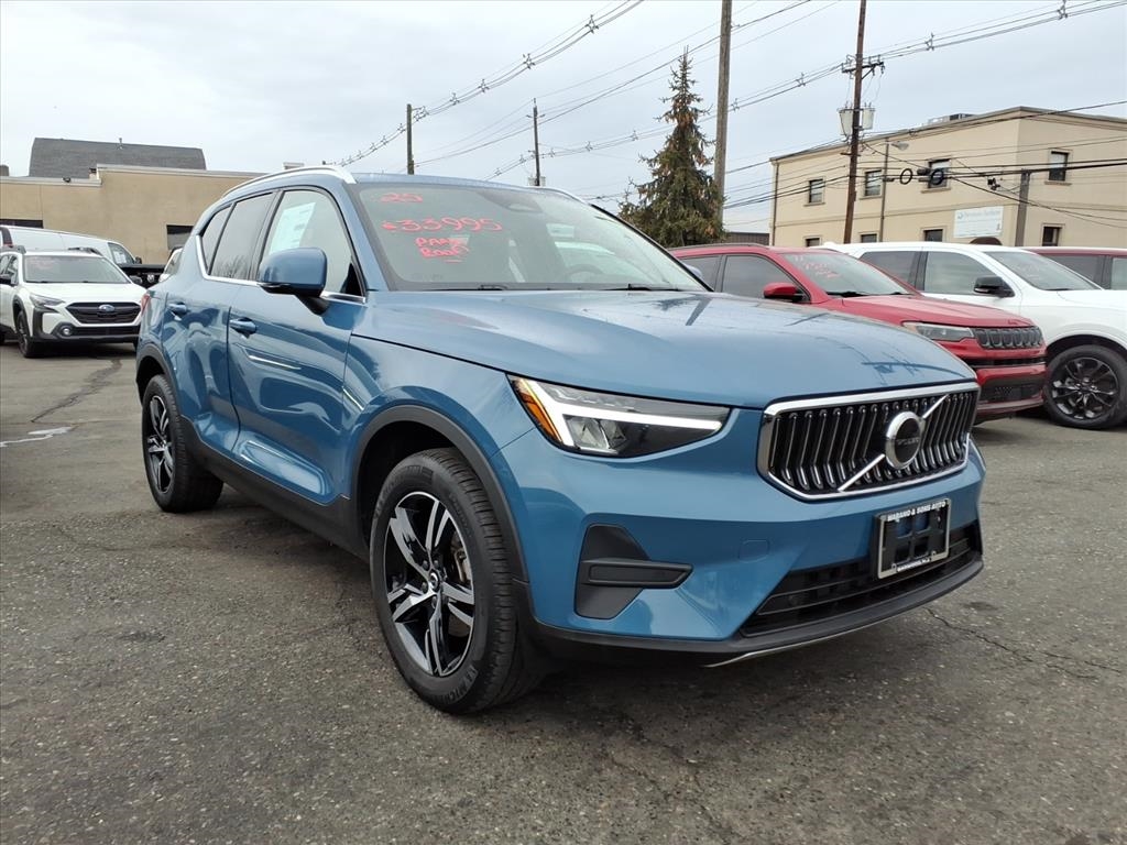 Volvo XC40 B5 AWD Core Bright Theme 2025
