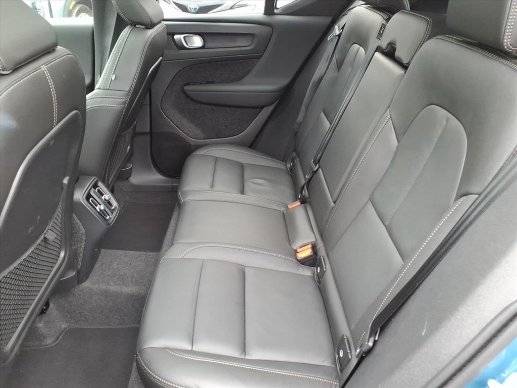 Volvo XC40 B5 AWD Core Bright Theme 2025