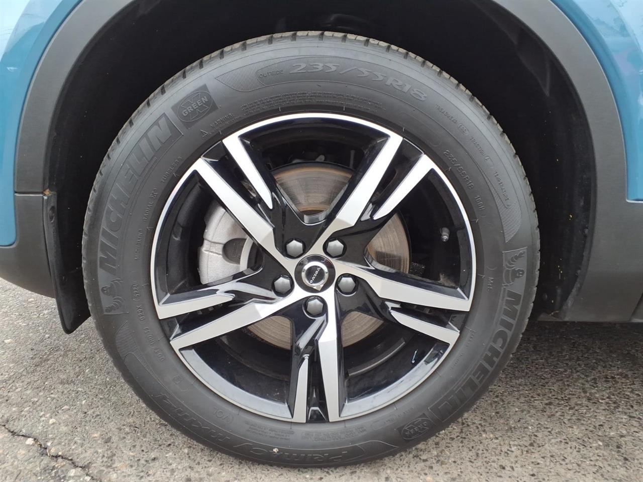 Volvo XC40 B5 AWD Core Bright Theme 2025