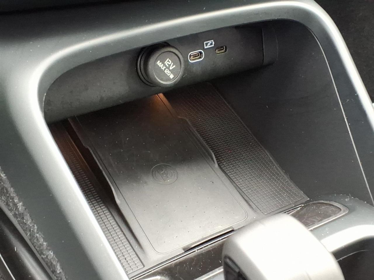 Volvo XC40 B5 AWD Core Bright Theme 2025