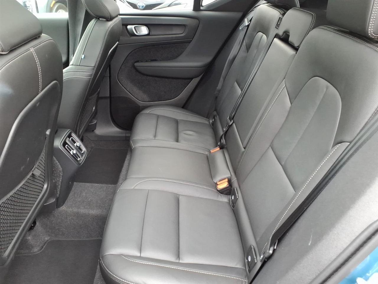 Volvo XC40 B5 AWD Core Bright Theme 2025