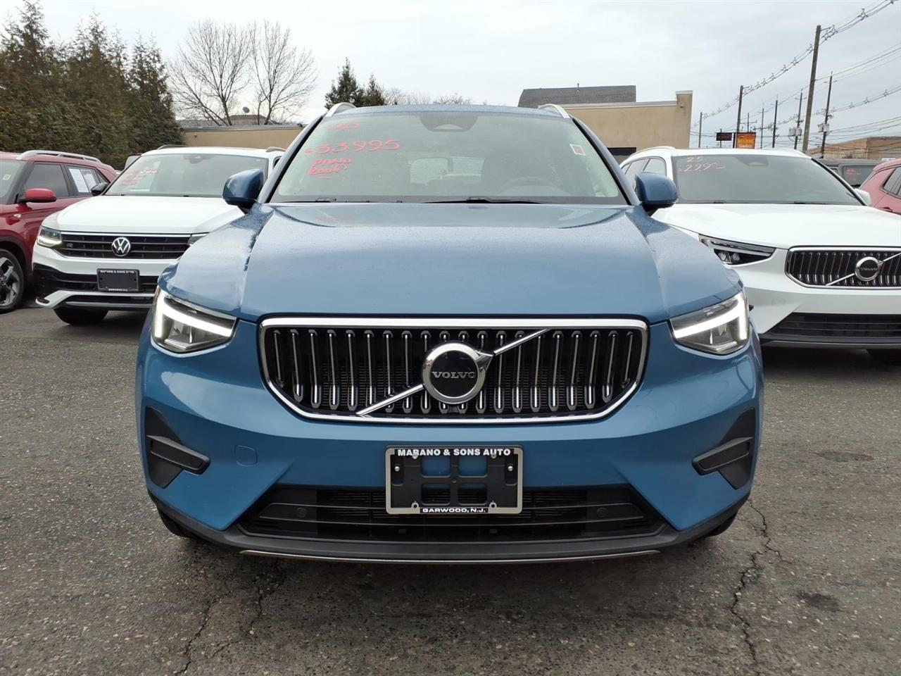 Volvo XC40 B5 AWD Core Bright Theme 2025