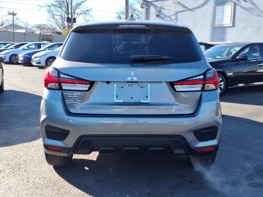 Mitsubishi Outlander Sport ES 2.0 CVT 2021