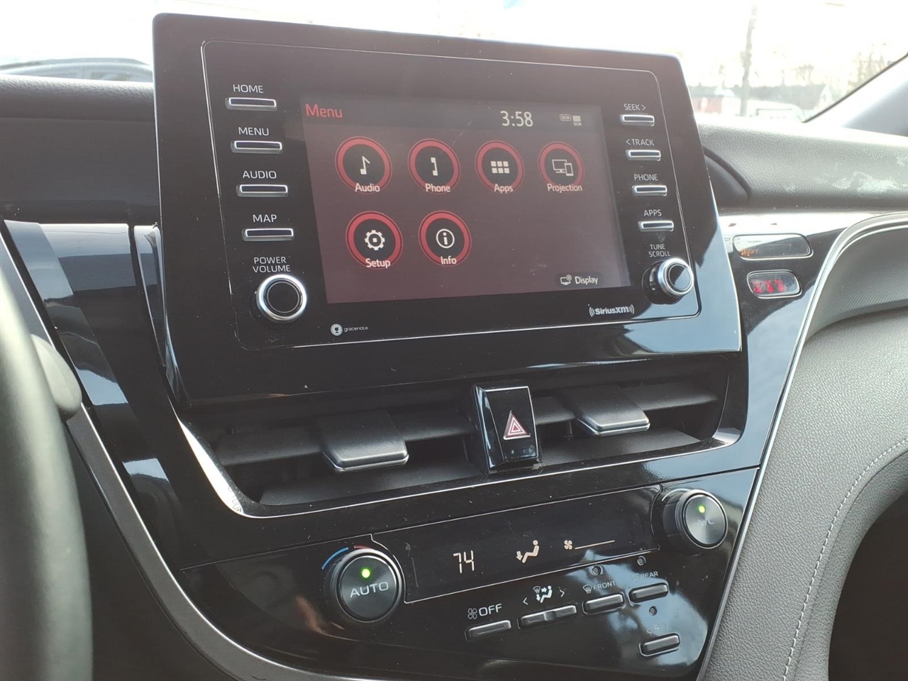 Toyota Camry SE Auto (Natl) 2021