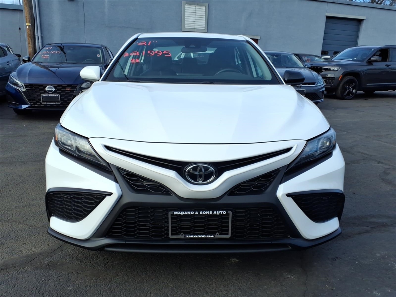 Toyota Camry SE Auto (Natl) 2021