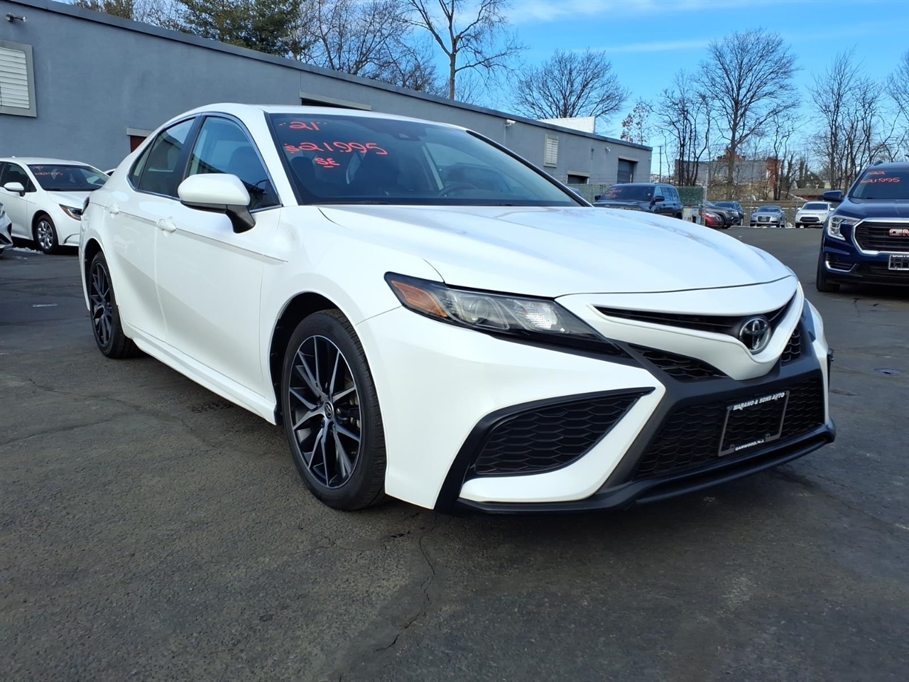 Toyota Camry SE Auto (Natl) 2021