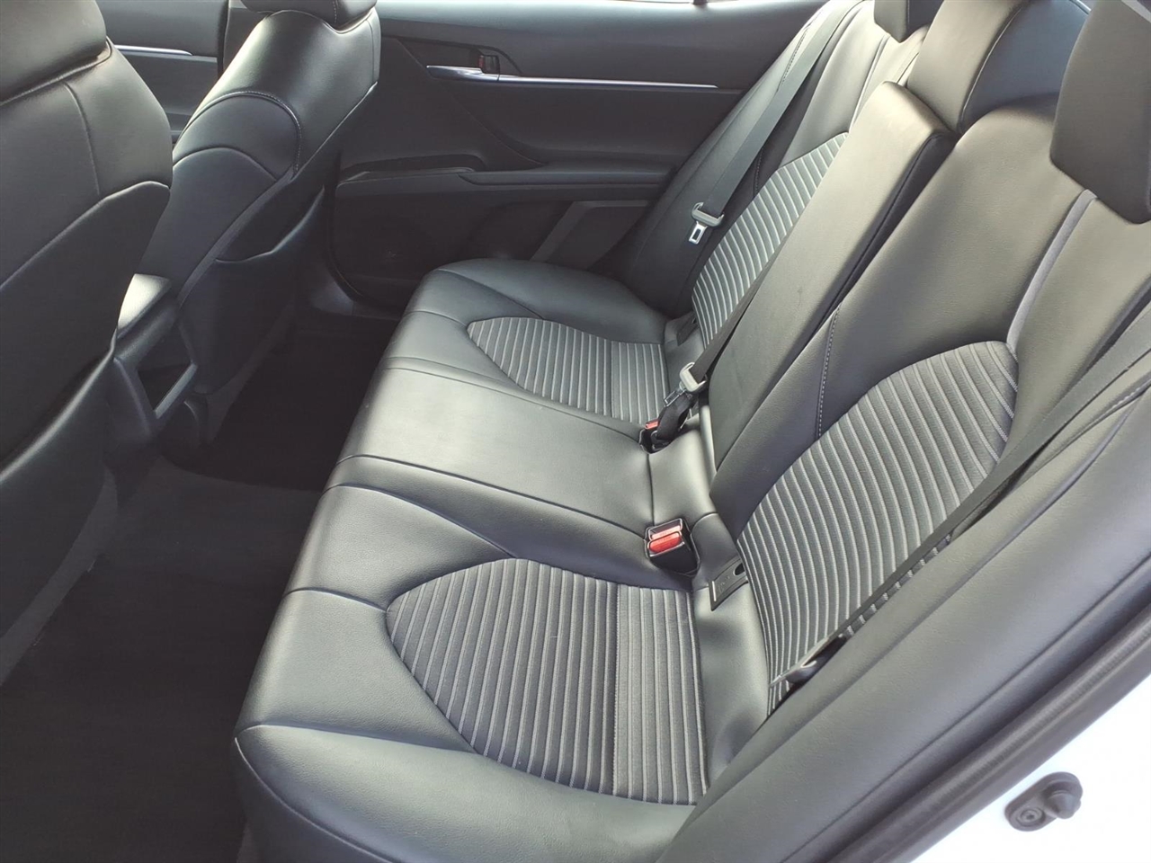 Toyota Camry SE Auto (Natl) 2021