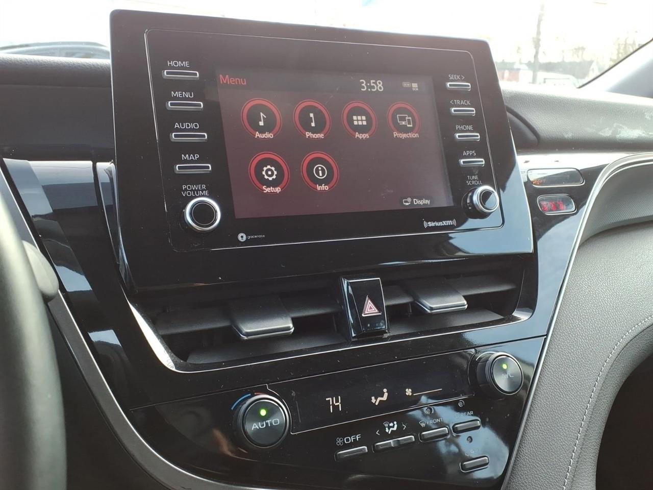 Toyota Camry SE Auto (Natl) 2021