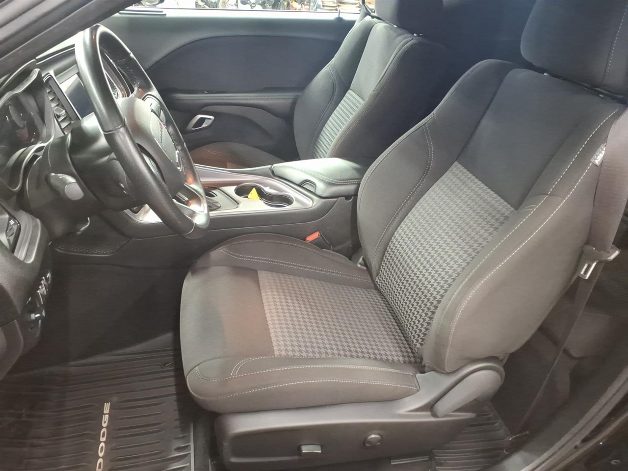 Dodge Challenger SXT RWD 2023