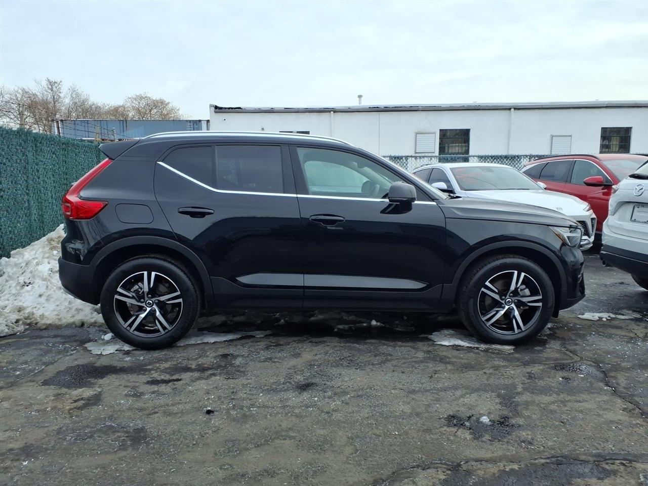 Volvo XC40 B5 AWD Core Bright Theme 2025