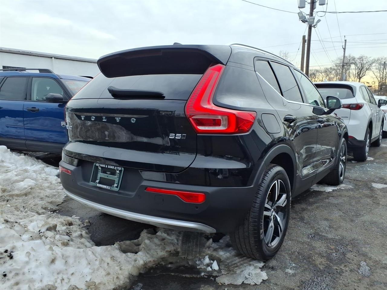 Volvo XC40 B5 AWD Core Bright Theme 2025