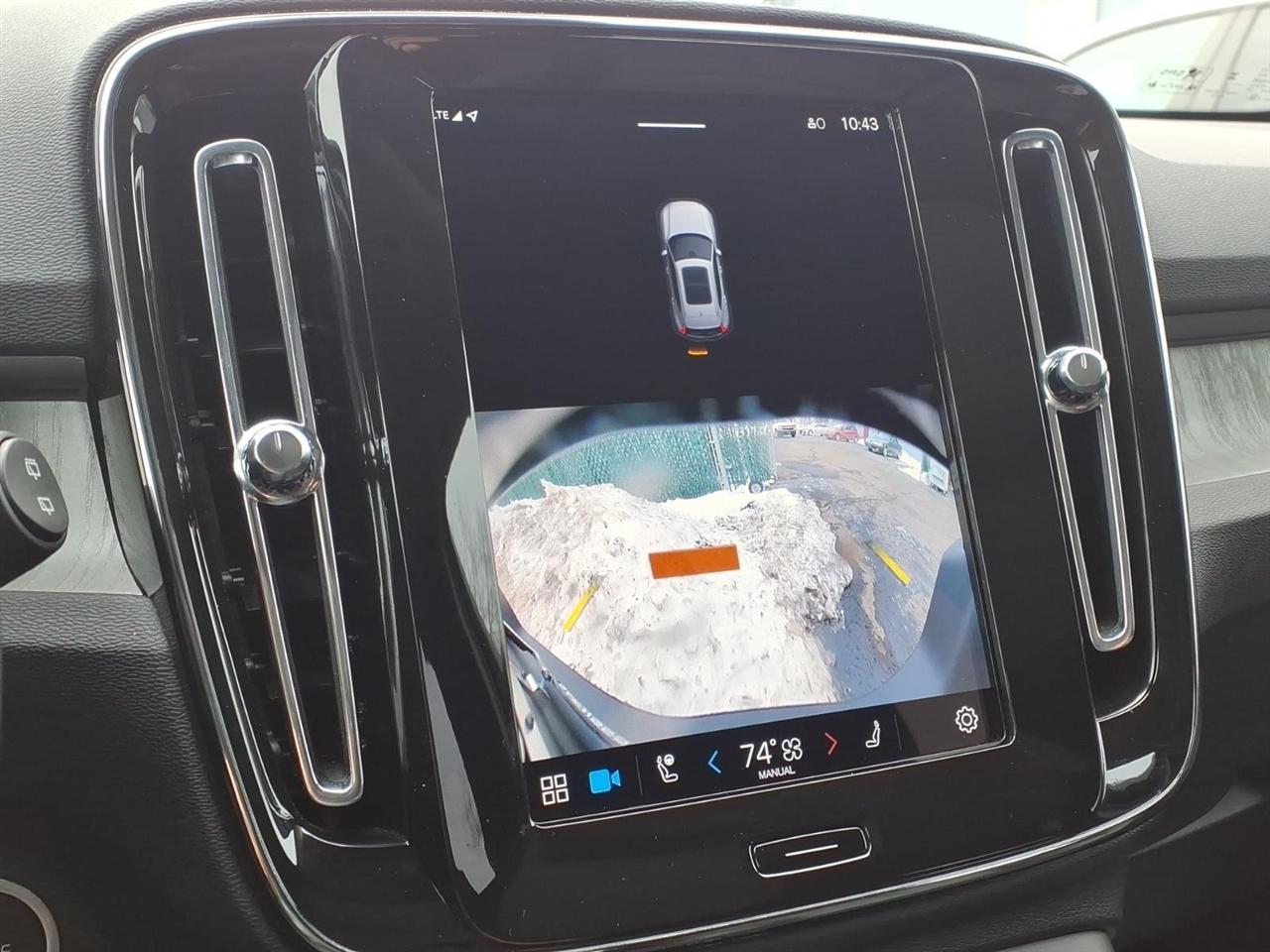 Volvo XC40 B5 AWD Core Bright Theme 2025