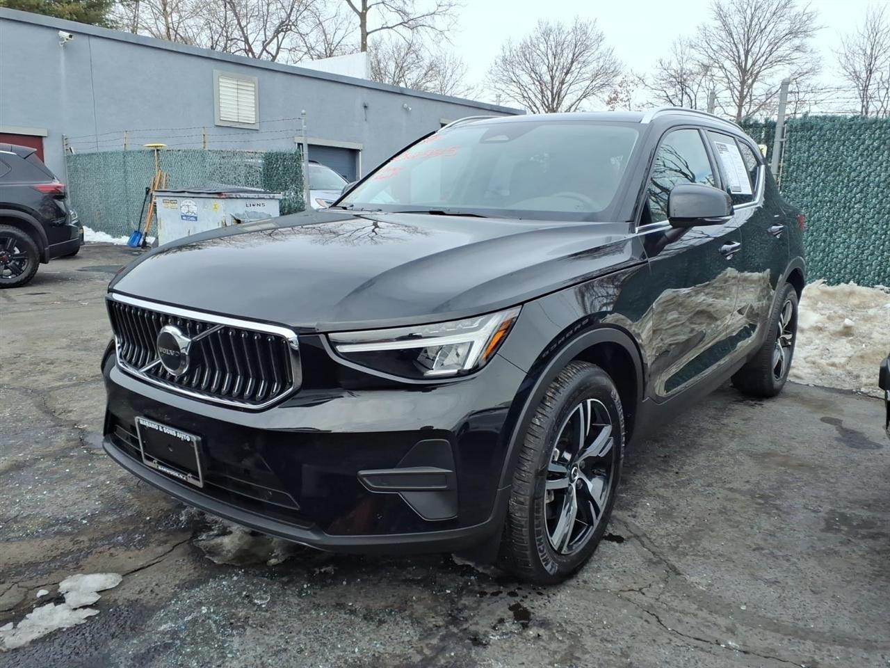 2025 Volvo XC40 B5 AWD Core Bright Theme