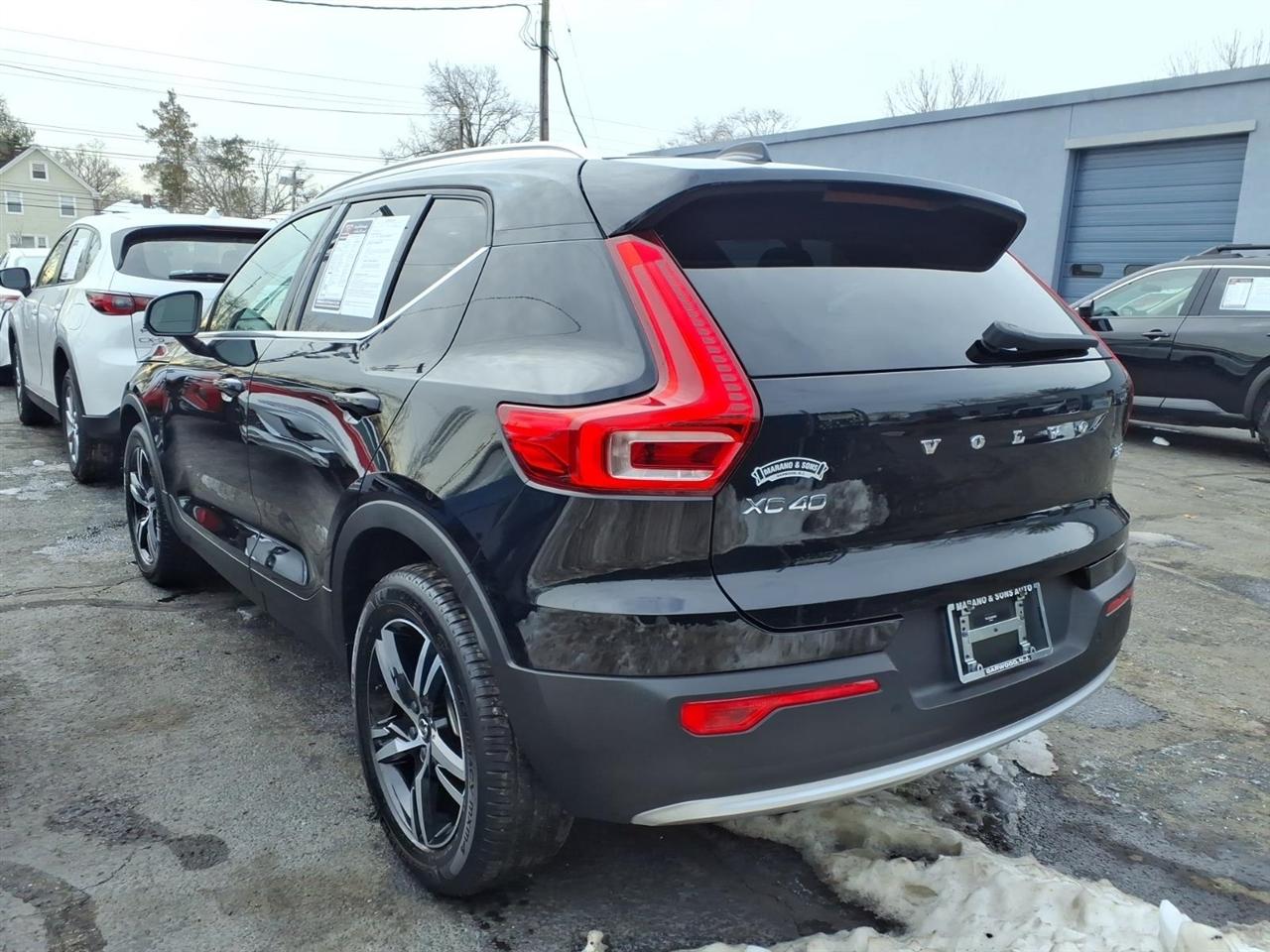 Volvo XC40 B5 AWD Core Bright Theme 2025