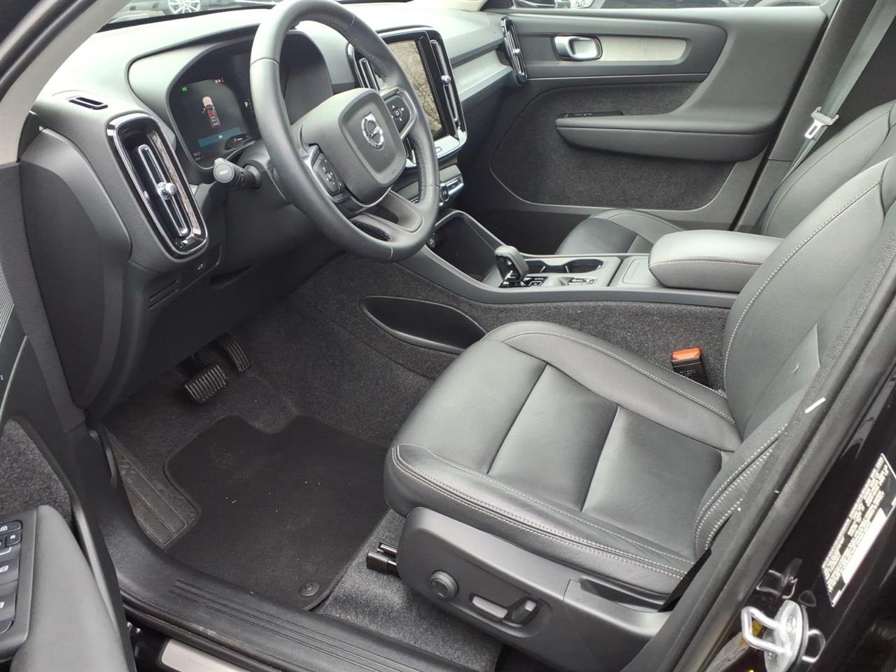 Volvo XC40 B5 AWD Core Bright Theme 2025