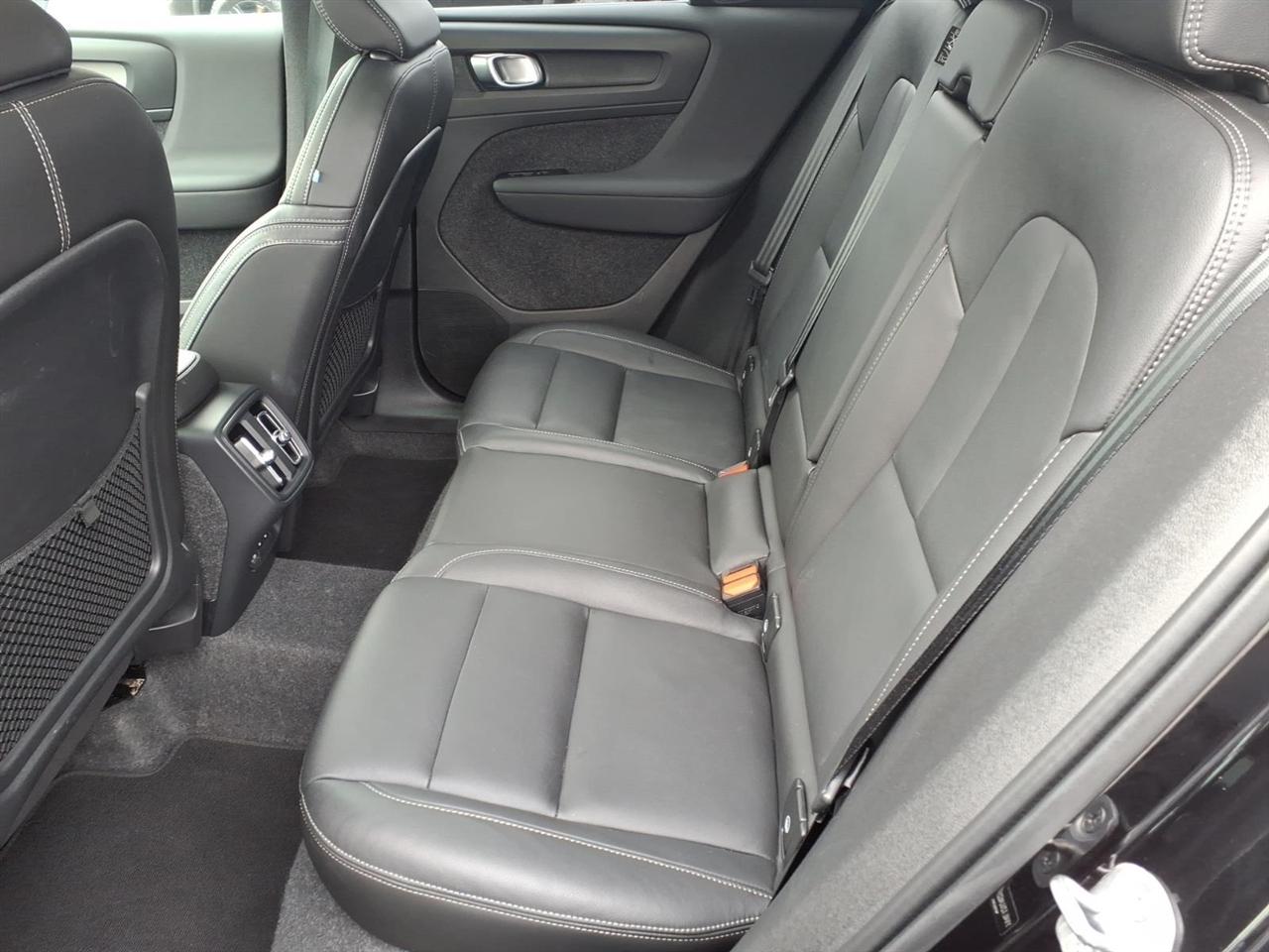 Volvo XC40 B5 AWD Core Bright Theme 2025