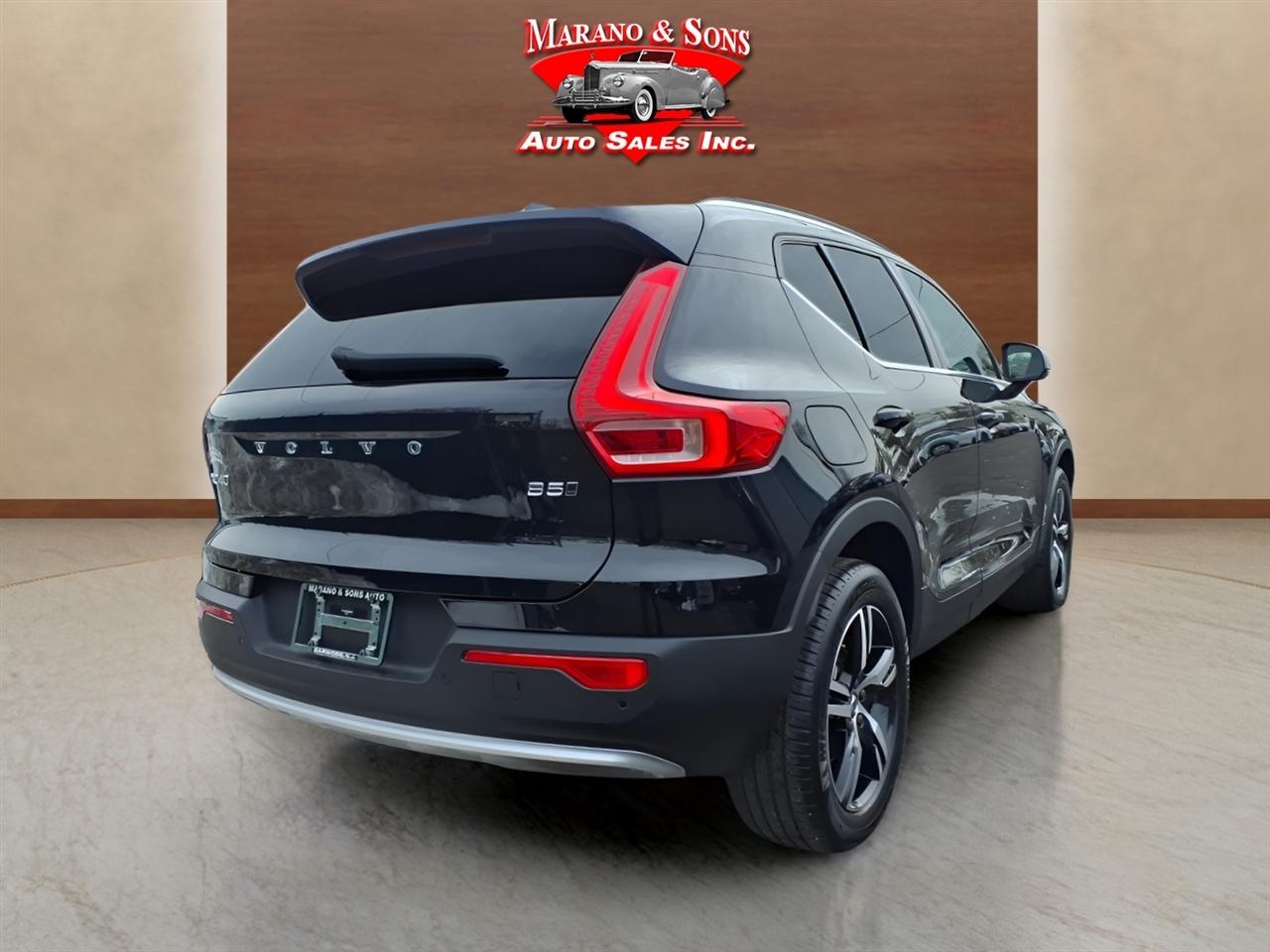 Volvo XC40 B5 AWD Core Bright Theme 2025