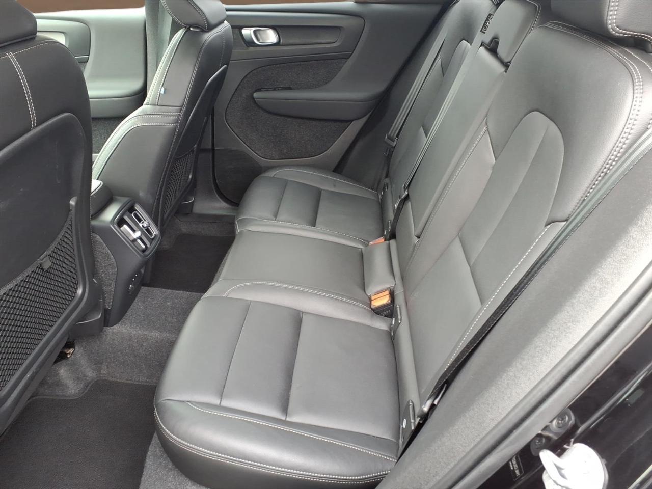 Volvo XC40 B5 AWD Core Bright Theme 2025