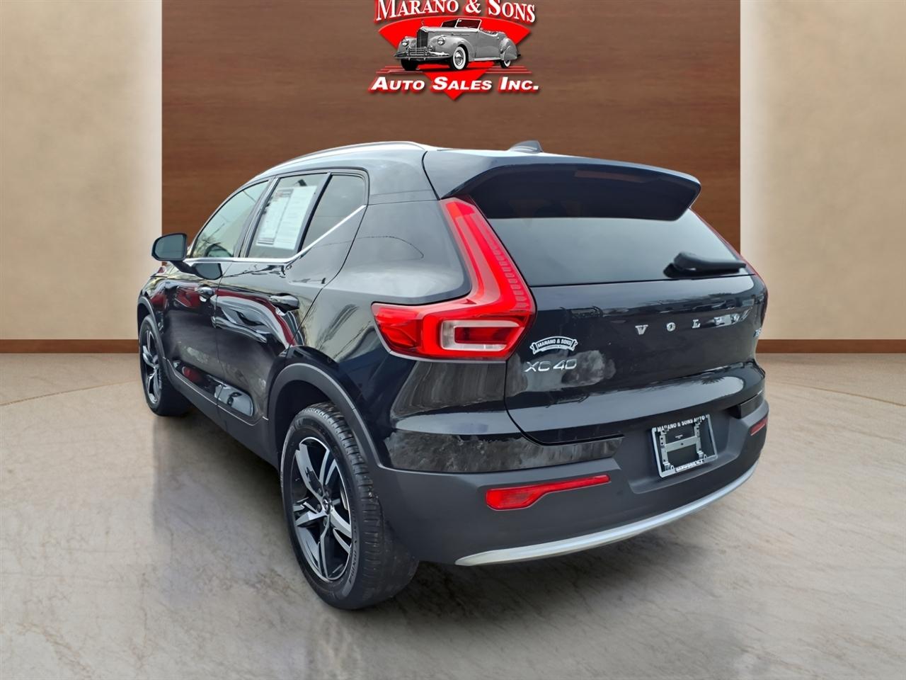 Volvo XC40 B5 AWD Core Bright Theme 2025