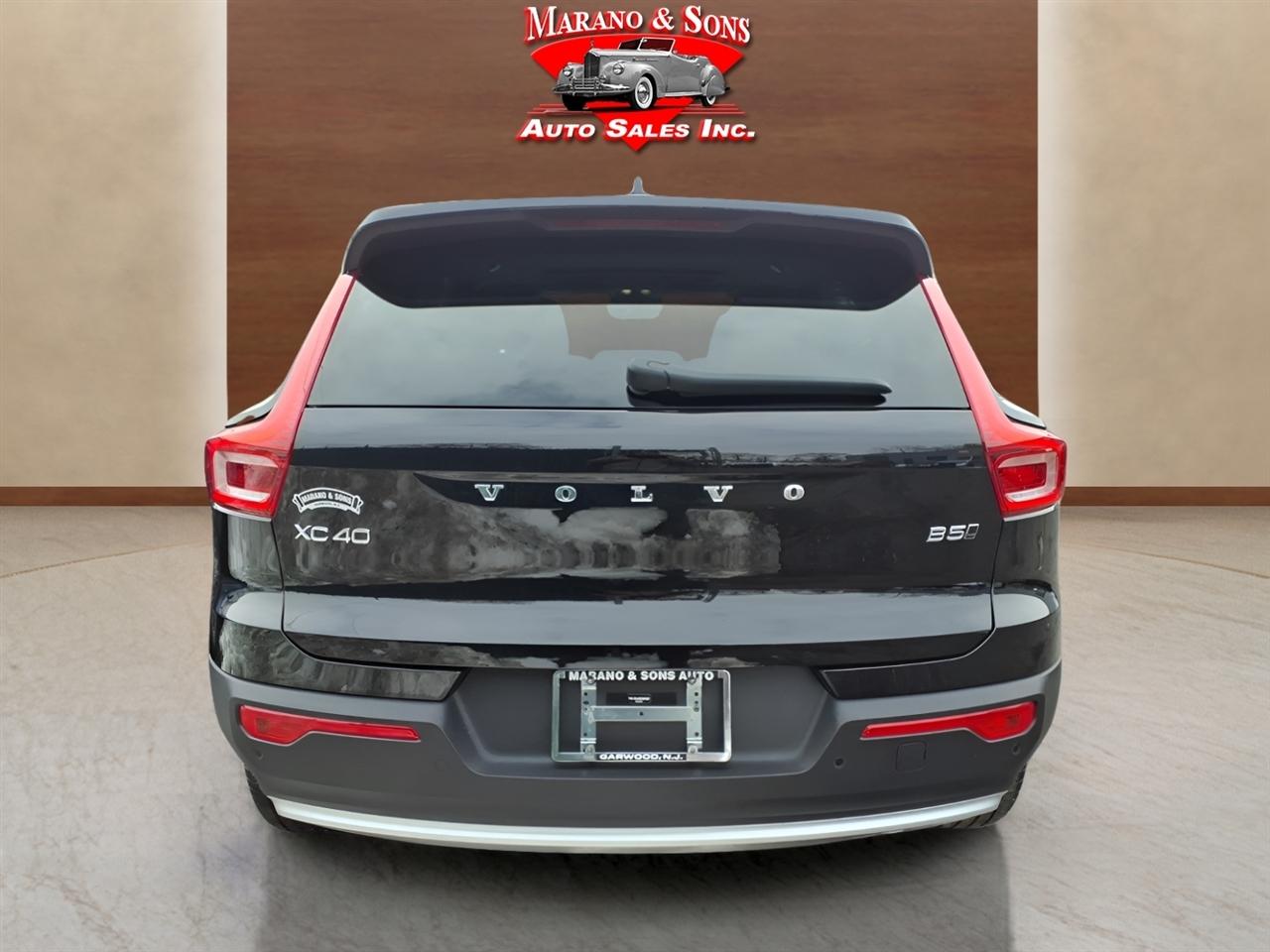 Volvo XC40 B5 AWD Core Bright Theme 2025