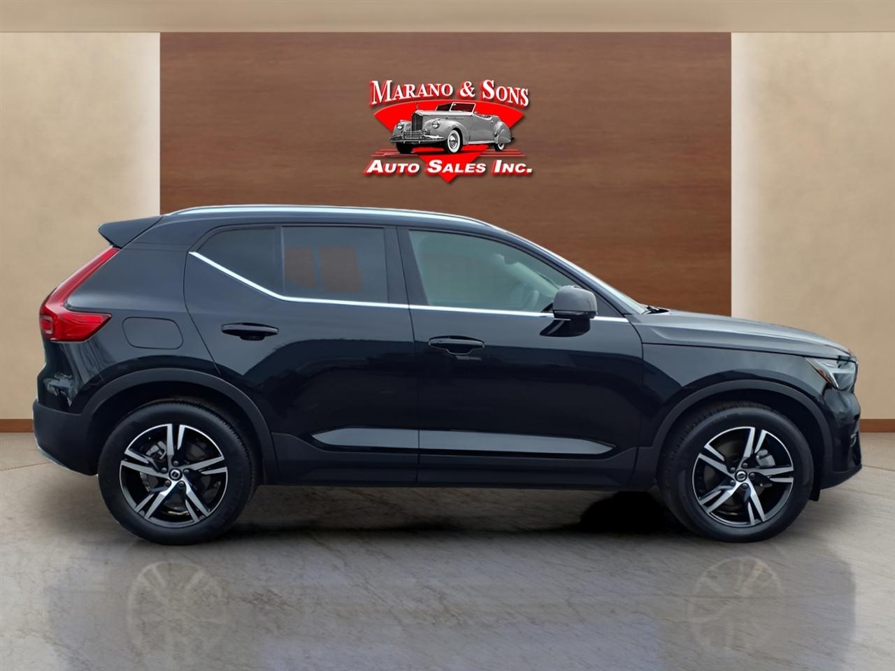 Volvo XC40 B5 AWD Core Bright Theme 2025