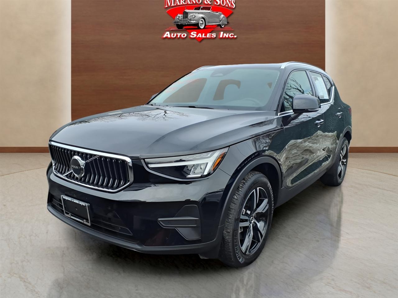 2025 Volvo XC40 Core